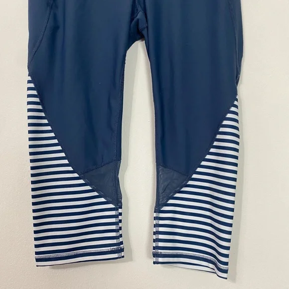 Xersion Women's Fitted Capri Legging Size Large Slate Blue & White Striped - Picture 4 of 7
